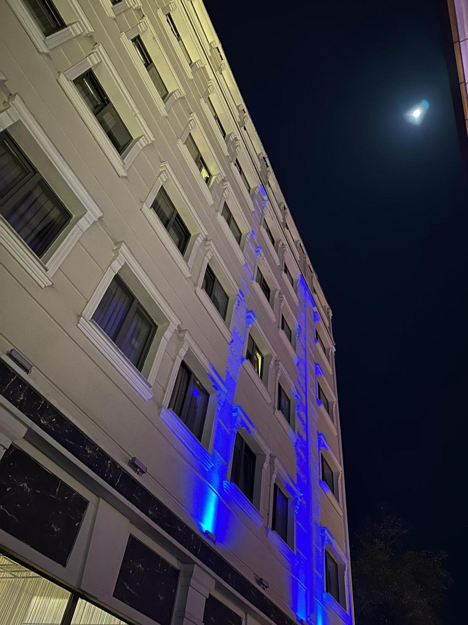 Okur Otel, Istanbul